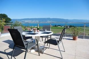 Chalet romantique, Top Panorama, Lac, Montagnes Apartment in Neuchâtel, Switzerland