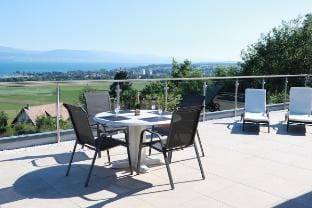 Chalet romantique, Top Panorama, Lac, Montagnes Apartment in Neuchâtel, Switzerland