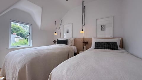 Elegant City Home| Roof Top Terrace | Parking Vacation rental in Belfast