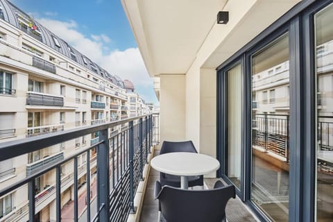 Appart'hôtel - Paris Levallois Maurice Ravel Apartment hotel in Levallois-Perret