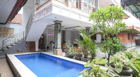 OYO 4003 Ceria Guesthouse Seminyak Hotel in Kuta