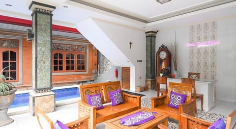 OYO 4003 Ceria Guesthouse Seminyak Hotel in Kuta