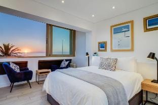 Beautiful Lock up & go w/Ocean Views (Sundowner Vi Apartment in Sea Point