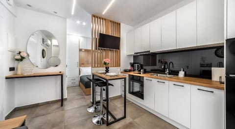 Nicol's Studio in Ground Floor Apartment in Heraklion