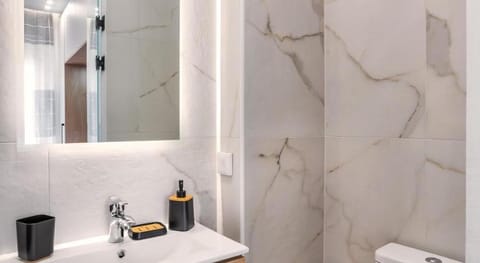 Nicol's Studio in Ground Floor Apartment in Heraklion