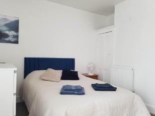 Three Bedroom House near Centre Free WiFi/Parking Vacation rental in Portsmouth