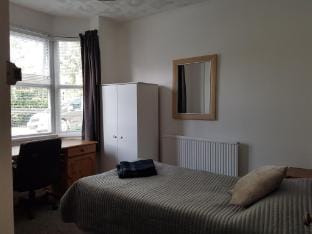 Three Bedroom House near Centre Free WiFi/Parking Vacation rental in Portsmouth