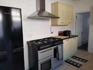 Three Bedroom House near Centre Free WiFi/Parking Vacation rental in Portsmouth