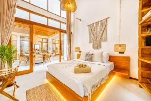 Villa Orlando - Brand New 9BR, Jacuzzi, Cinema, Villa in Kuta