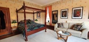 Cader suite at PenYcoed Hall incl Luxury Hot Tub Apartment in Dolgellau