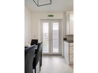 Charming 3 Bed Home in Stepps, Glasgow - Garden  Patio Vacation rental in Glasgow