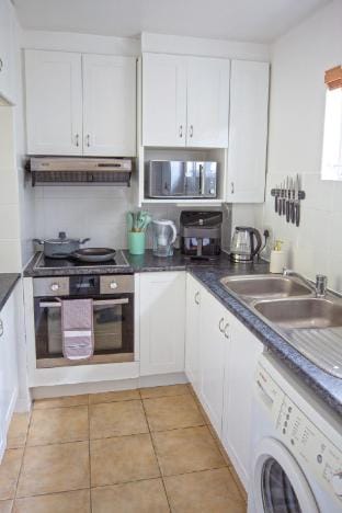 Tranquil 2BR w/ Balcony, Pool, Walk to Beach! Vacation rental in Cape Town