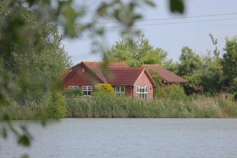 Dragonfly Stays at Lower Lakes Vacation rental in Sedgemoor