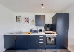 Crossley Flat #6 - Great Location - Free Parkiing Apartment in England