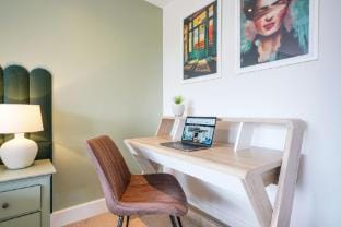 Carlton Apartment by Yoko Property Apartment in Coventry