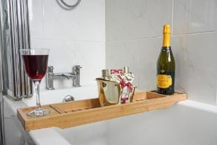 Carlton Apartment by Yoko Property Apartment in Coventry