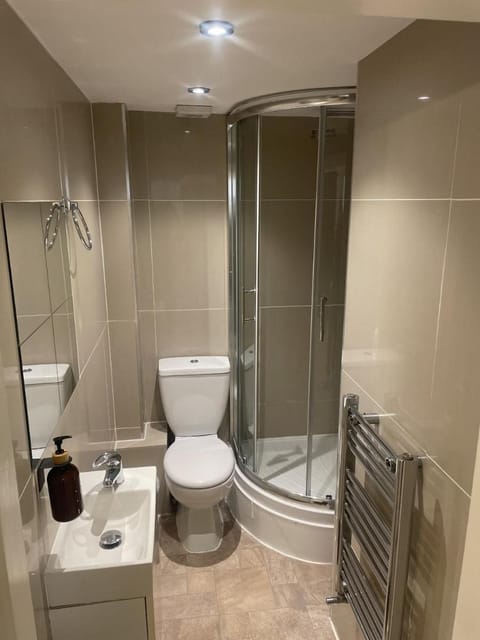 Beach House Courtyard 2 bed Apartment in Southport