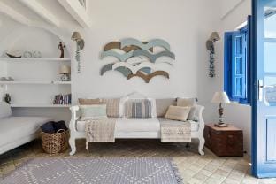 Ilivatos - Elegant Villa on the Caldera's Edge Villa in Oia