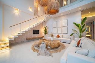 Luxury Twin Villas – 6BR, 2 Pools Walk to La Brisa Villa in North Kuta