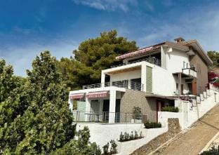 Villa Yolanda - Luxury Apartment Leda Villa in Poros