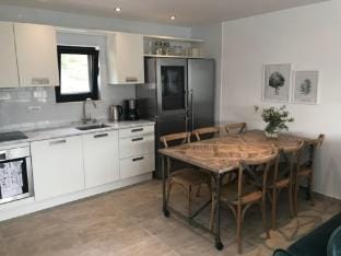 Stunning Seafront Apartment in Vinie, Croatia Apartment in Split-Dalmatia County