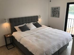 Stunning Seafront Apartment in Vinie, Croatia Apartment in Split-Dalmatia County