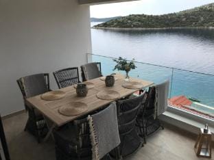Stunning Seafront Apartment in Vinie, Croatia Apartment in Split-Dalmatia County