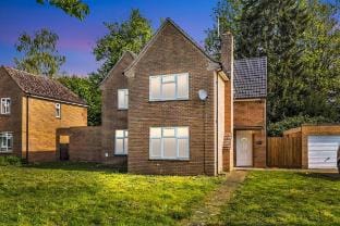 Elegant 3BR House w/ Pool Table and Parking | No.7 Vacation rental in South Cambridgeshire District
