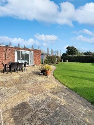 Sleeps 7 Large 4 bed house Bottesford Village Vacation rental in South Kesteven District