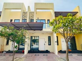 Dubai- 1BHK Villa Townhouse Villa in Dubai