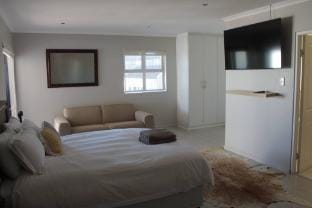 Relax in Style at Ndigo Blue, Langebaans Coziest Holiday Home Vacation rental in Western Cape