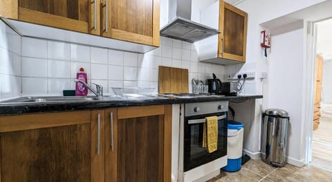 Central Apartments - Private Kitchens & Bathrooms Apartment in Portsmouth