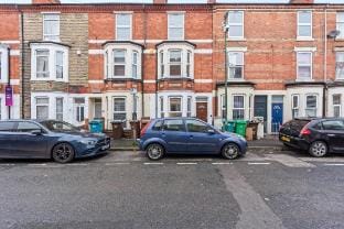 Luxe Stays | Sleeps 8 | Parking Vacation rental in Nottingham