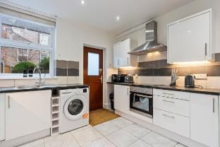 Luxe Stays | Sleeps 8 | Parking Vacation rental in Nottingham