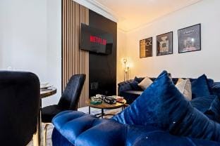 Luxe Stays | Sleeps 8 | Parking Vacation rental in Nottingham