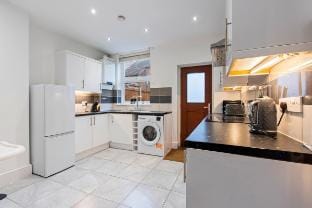 Luxe Stays | Sleeps 8 | Parking Vacation rental in Nottingham