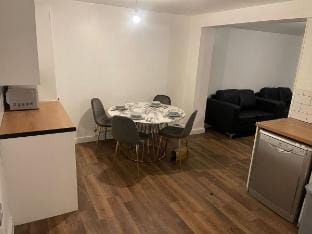 Serene  Getaway – Cosy Bedroom Apartment in Sheffield