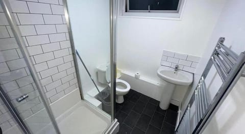 Tranquil Park Escape – Cosy Bedroom (Shared Space) Apartment in Sheffield