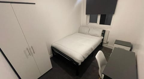 Tranquil Park Escape – Cosy Bedroom (Shared Space) Apartment in Sheffield
