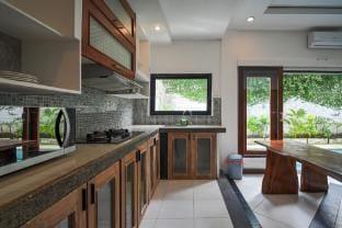 Catta Oberoi 5 min To Oberoi Beach n Night Club Villa in Kuta