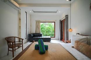 Catta Oberoi 5 min To Oberoi Beach n Night Club Villa in Kuta
