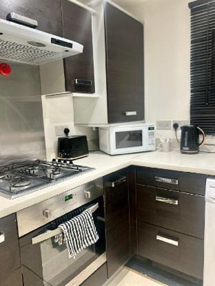 Bright & Chic 2BR | Free Parking + WiFi Vacation rental in Leicester