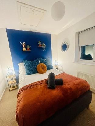 Bright & Chic 2BR | Free Parking + WiFi Vacation rental in Leicester