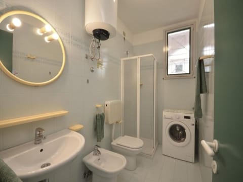 Spacious and comfortable villa with garden and outdoor pool Hotel in Bibione