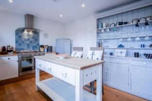 Ty Seren - 2 Bedroom Apt - Bayview Oxwich Apartment in Wales