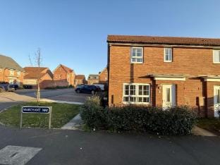 Modern 2-Bed House with EV charger - Hosted by Hutch Lifestyle Vacation rental in Warwick