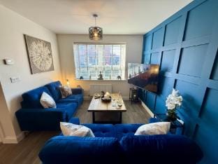 Modern 2-Bed House with EV charger - Hosted by Hutch Lifestyle Vacation rental in Warwick