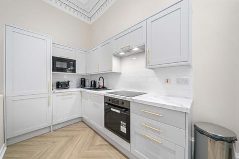 Paisley Road Courtyard Hotel in Glasgow