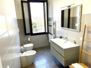 Lovely Bridge View Apartment Close to City Center Apartment in Padua