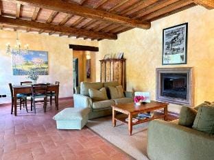 Sangiovese Lux home with pool a Fontanaro Property Villa in Umbria